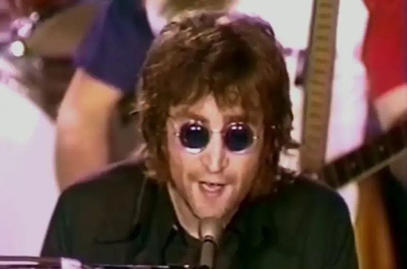 Procure imagens raras de John Lennon, que tocam Imagine na televisão, 1972,