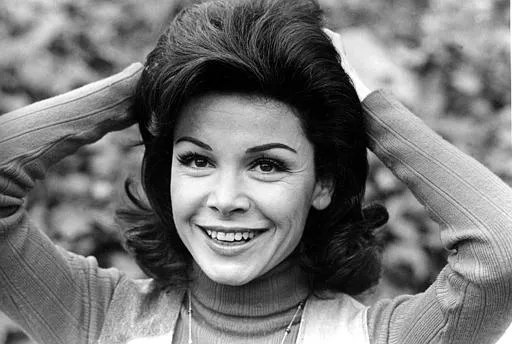 The heartwrenching images of Annette Funicello’s illness' decoding='async' fetchpriority='high