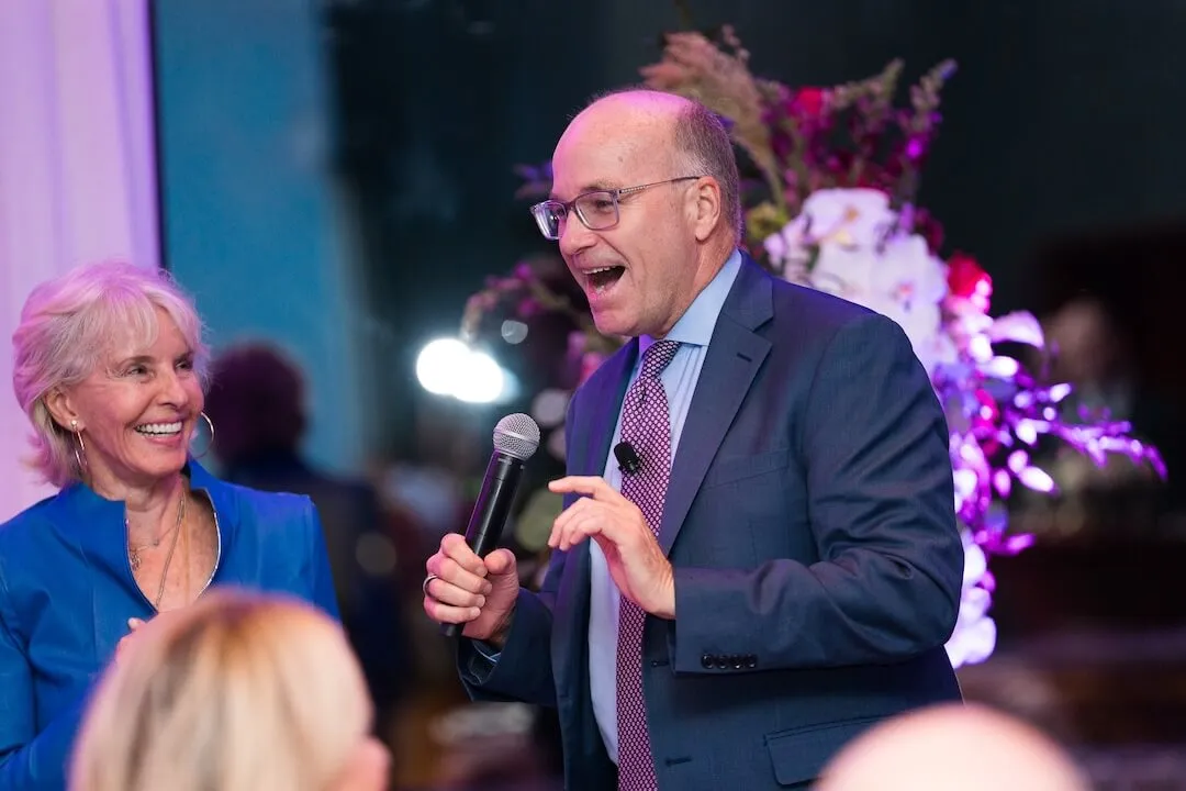 Poynter honra a dos emprendedores de noticias innovadores con un premio al liderazgo