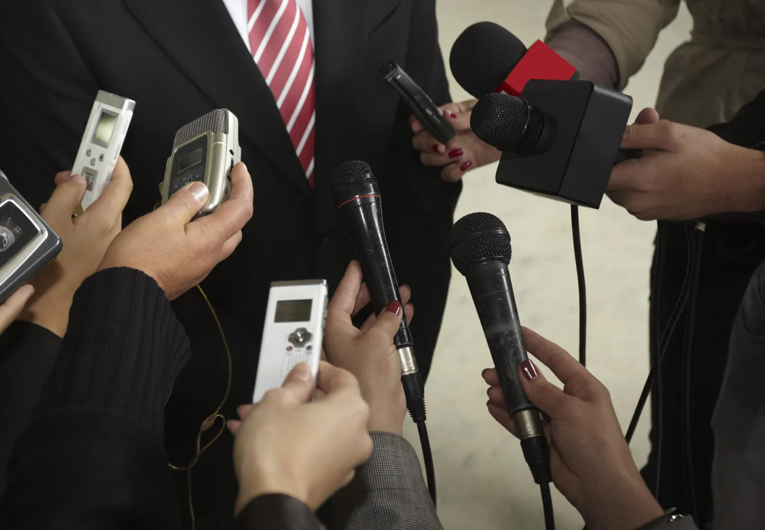 Demokraten konsultieren verschiedene Nachrichtenagenturen. Die Republikaner wenden sich größtenteils an Fox.