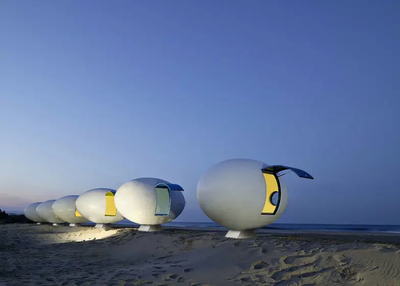 Explorando las cápsulas de playa surrealistas en la provincia de Gangwon-do de Corea del Sur