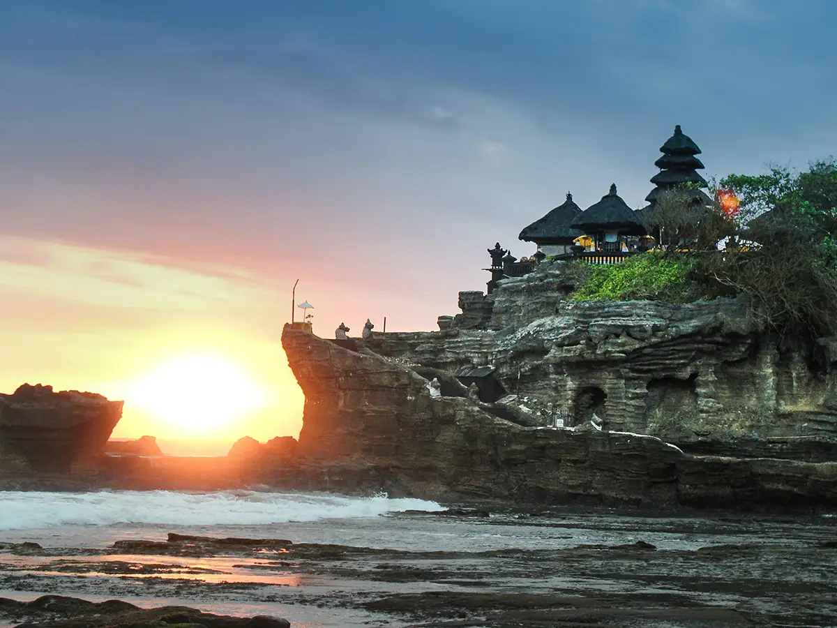 Bali anuncia a proibição do prédio do hotel no meio do turismo de massa congelado