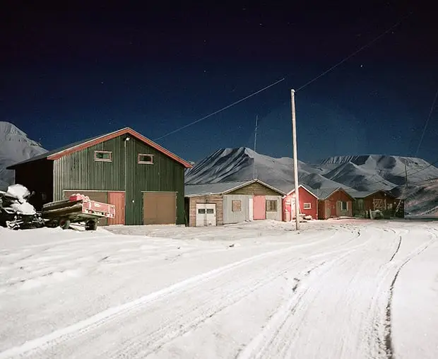 Imagens surrealistas de longyearbyen, a cidade mais norte do mundo