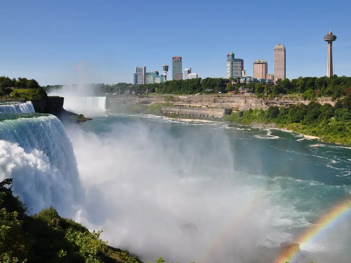 A catarata de Niagara se transformou em esculturas vivas de gelo no meio das temperaturas do sub-Cooo
