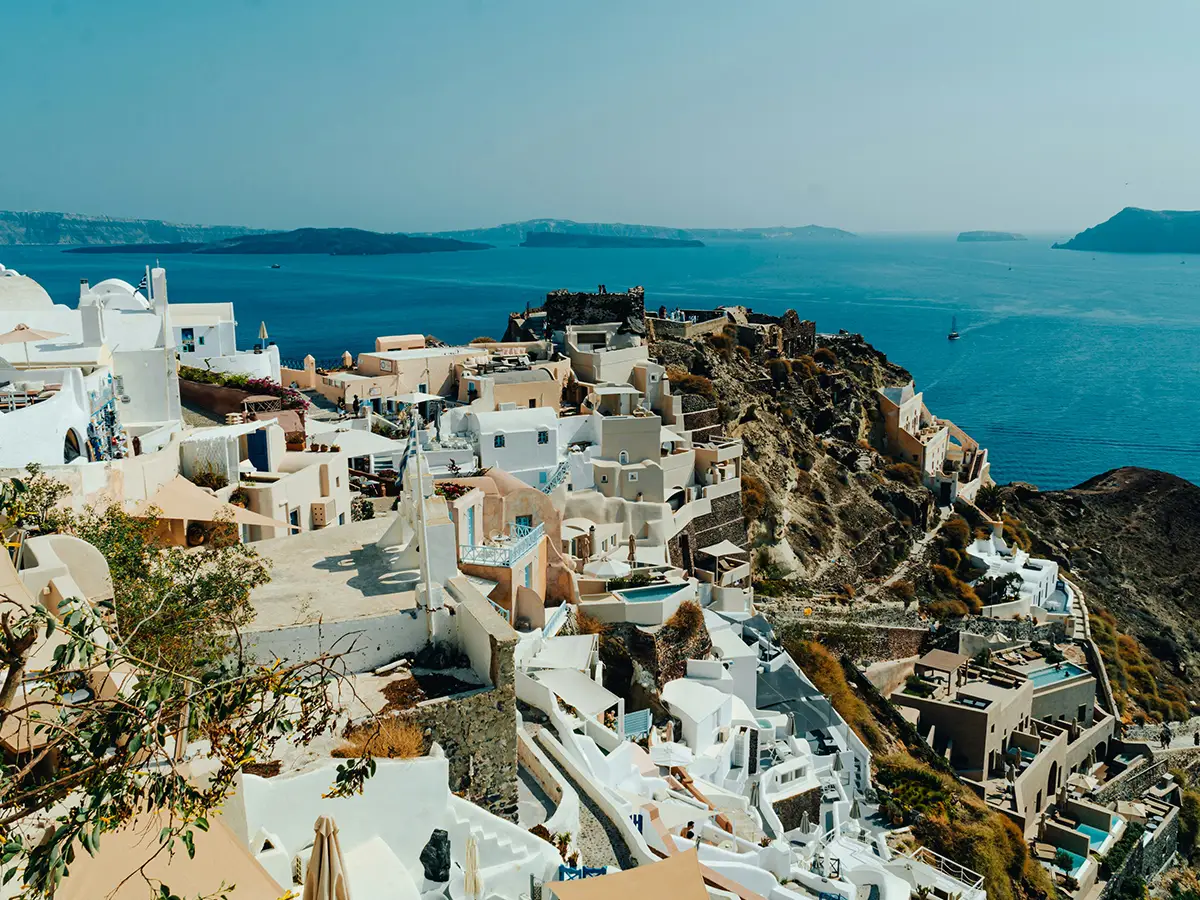 A ilha grega de Santorini apresenta serviços de emergência após uma maior atividade sísmica