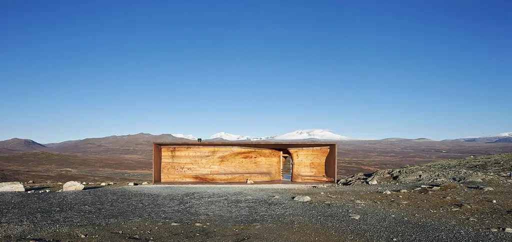 Dentro de Tverrfjellhytta, el espectacular pabellón de renos salvajes noruegos