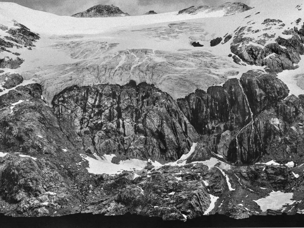 Octopus: pesquisa sobre a força e fragilidade da paisagem da montanha