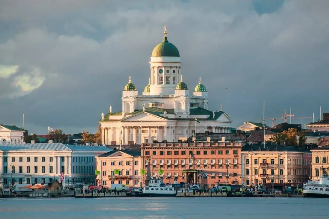 Finlandia ofrece vacaciones de verano gratis para que la gente pueda aprender a ser feliz de los lugareños