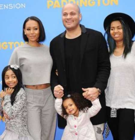 madison marrón's with her family