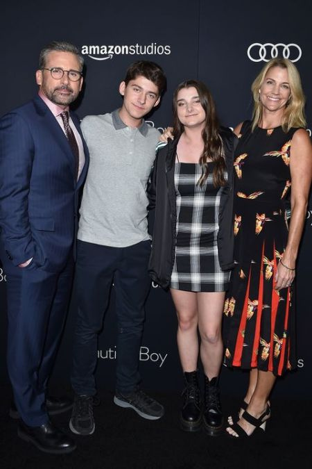 Johnny Carell com sua família.