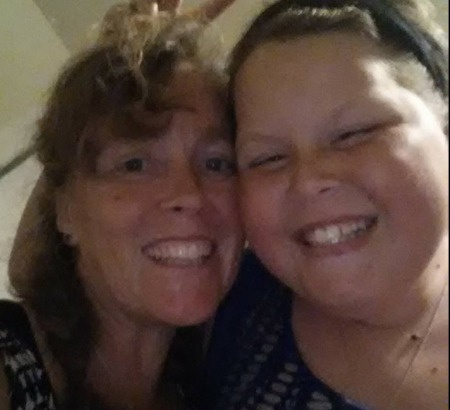 Calle Walton e sua madre