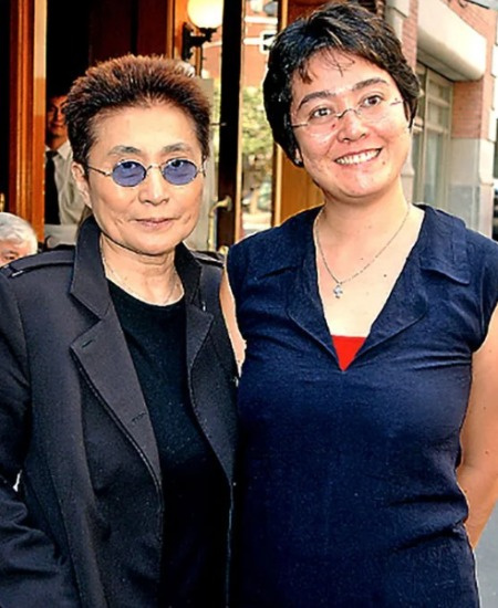 Kyoko Chan Cox se reúne com sua mãe aos 30 e poucos anos.