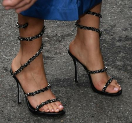   Foto de primer plano de Zendaya's feet